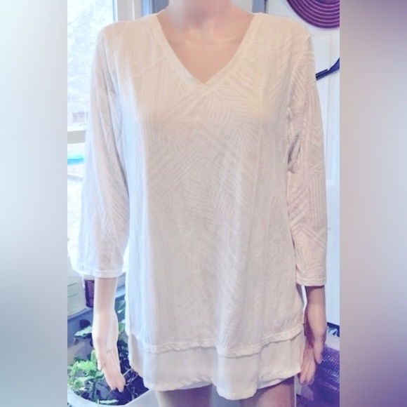 Chico's Tops - 🦩Chico's White Layered Flowy Lightweight Long Sleeves V- neck Split Sides Tunic